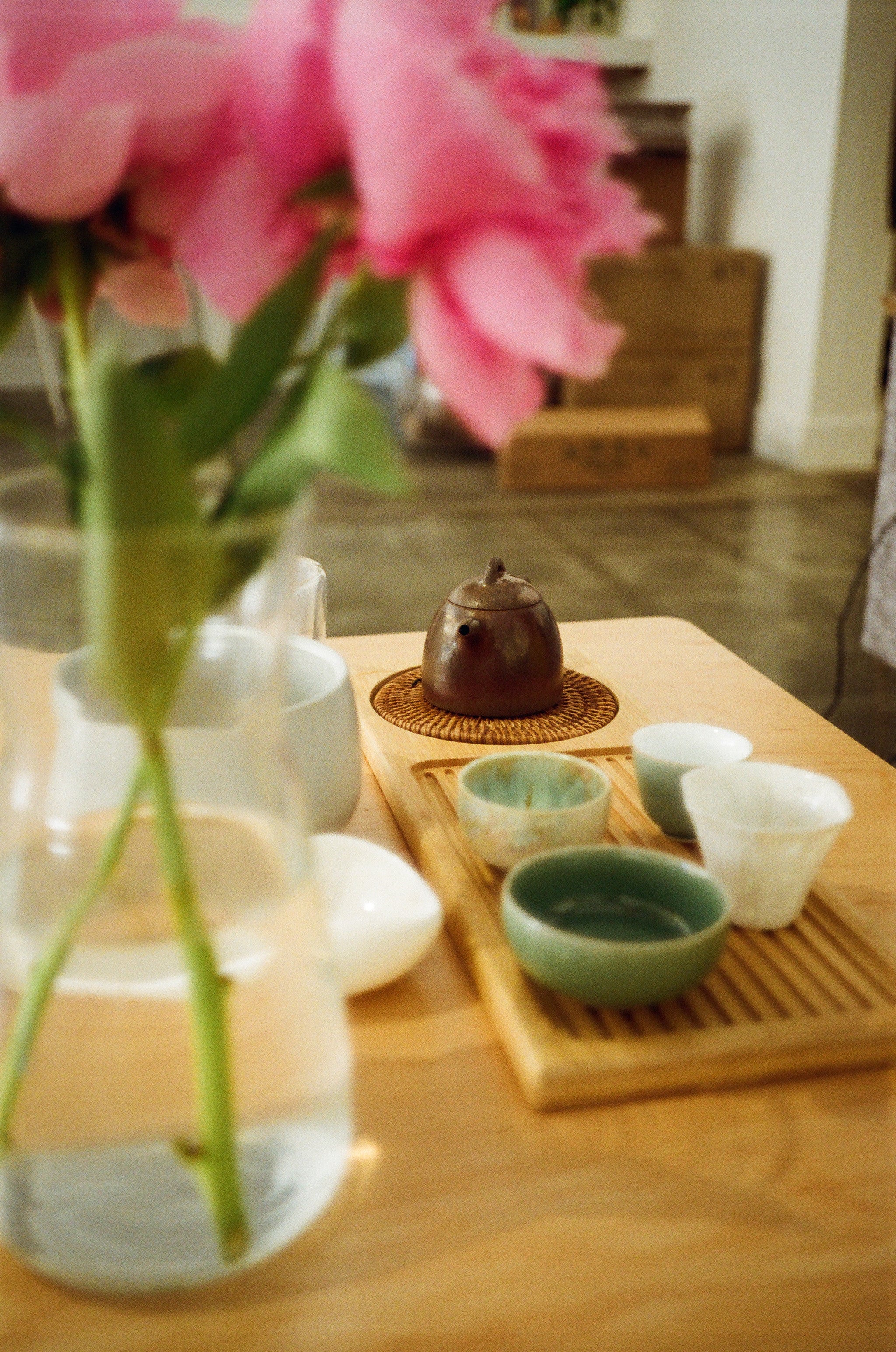 Tea set with floral vase